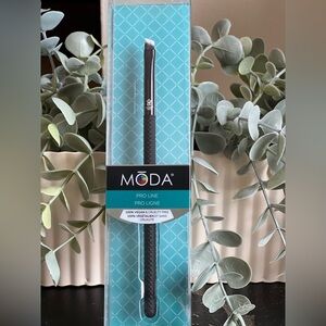 Moda Pro Line Brush